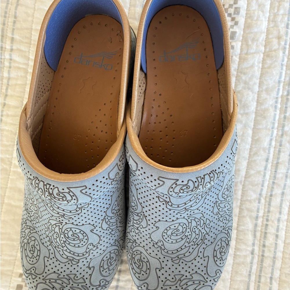 Floral Patterned Clogs - Picture 4 of 5